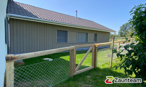 Halbrundlattenzaun weitere wurde in Niederhelfenschwil von Zaunteam Appenzellerland, Wasserauen im Jahr 2025 erstellt.
