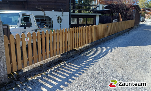 Staketenzaun, weitere Modelle wurde in Hünibach von Zaunteam Berner Oberland, Ringgenberg im Jahr 2026 erstellt.