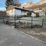 Diagonalgeflecht anthrazit mit Rohrpfosten anthrazit einbetoniert wurde in Widnau von Zaunteam Rheintal, Widnau im Jahr 2025 erstellt.