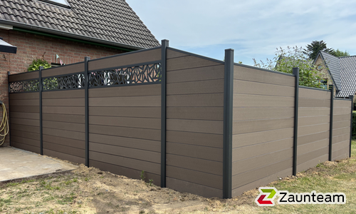 BPC Sichtschutz Nordheim Aluminiumpfosten 70 x 70 mm einbetoniert wurde in Kiel von Zaunteam Kiel, Kiel im Jahr 2026 erstellt.