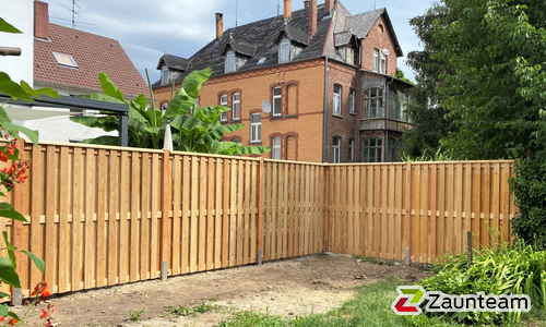 Holz Sichtschutz Nürnberg wurde in Laupheim von Zaunteam Oberschwaben, Obermarchtal im Jahr 2022 erstellt.