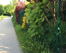 Profilmatten grün mit Pfosten 40x60 grün mit Bügel einbetoniert wurde in Vandoeuvres von Swissclôture Genève, Bellevue im Jahr 2012 erstellt.