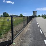 Doppelstabmatten schwer feuerverzinkt und anthrazit beschichtet mit Pfosten 60 x 40 mit Abdeckleisten einbetoniert wurde in Tragwein von Zaunteam Unteres-Mühlviertel, Bad Zell im Jahr 2026 erstellt.