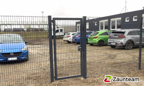 Doppelstabmattentor 1-flüglig wurde in Kötschlitz von Zaunteam Halle, Halle im Jahr 2026 erstellt.