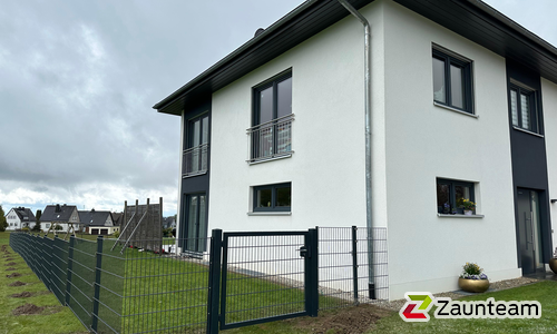Doppelstabmattentor 1-flüglig wurde in Schauenstein bei Hof von Zaunteam Bayrisches-Vogtland, Gefell im Jahr 2024 erstellt.