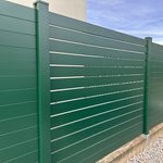 Alu Varioprofil Rechteck mit Aluminiumpfosten vierkant 85 x 85 mm einbetoniert wurde in Ternitz von Zaunteam Schneebergland, Gloggnitz im Jahr 2025 erstellt.