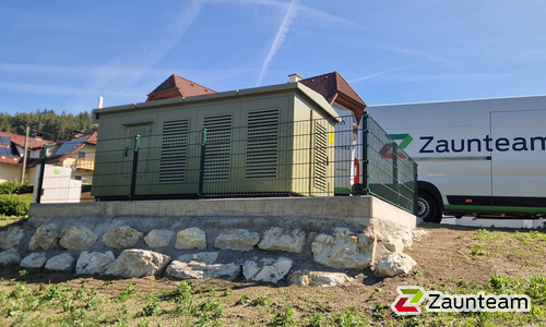 Doppelstabmatten leicht feuerverzinkt und grün beschichtet mit Pfosten Vario mit Fussplatte wurde in Waisenegg  von Zaunteam Oststeiermark, Grafendorf bei Hartberg im Jahr 2026 erstellt.