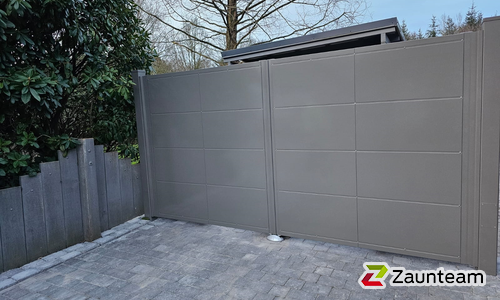 Aluminium Sichtschutztor 2-flüglig wurde in Holtland von Zaunteam Ostfriesland, Südbrookmerland im Jahr 2023 erstellt.