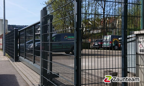 Schiebetor Stahl wurde in Pforzheim von Zaunteam Pforzheim, Neuhausen im Jahr 2024 erstellt.