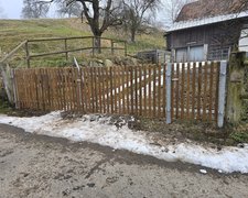 Holz Sichtschutztor 2-flüglig wurde in Eschikofen von Zaunteam Thurgau, Felben im Jahr 2026 erstellt.