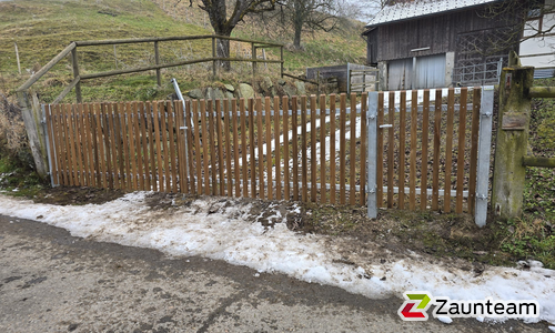 Holz Sichtschutztor 2-flüglig wurde in Eschikofen von Zaunteam Thurgau, Felben im Jahr 2026 erstellt.