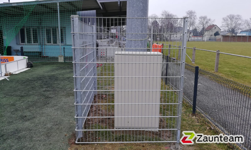 Doppelstabmatten schwer verzinkt mit Pfosten 40x60 verzinkt mit Abdeckleisten einbetoniert wurde in Wien von Zaunteam Wienerwald, Unter-Oberndorf im Jahr 2025 erstellt.