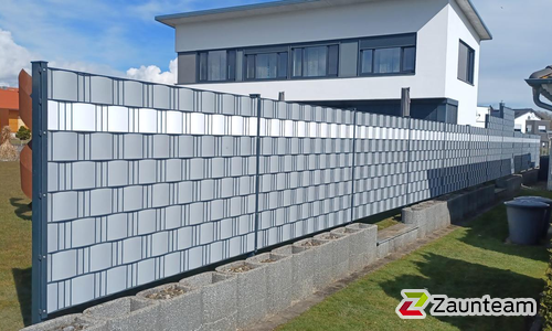 Flechtfix Vario Sichtschutz RAL Standardfarben wurde in Inzigkofen von Zaunteam Obere Donau-Bodensee, Sauldorf-Krumbach im Jahr 2025 erstellt.