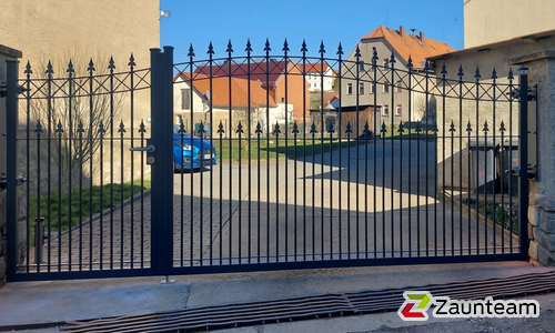 Klassikzauntor 2-flüglig wurde in Zeitz von Zaunteam Ostthüringen, Meuselwitz im Jahr 2021 erstellt.
