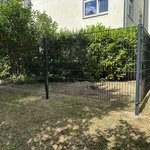 Doppelstabmatten leicht feuerverzinkt und anthrazit beschichtet mit Pfosten 60 x 40 mit Abdeckleisten einbetoniert wurde in Berlin Karow von Zaunteam Bernau, Bernau im Jahr 2026 erstellt.