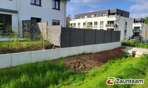 System WPC Sichtschutz, XL mit Alupfosten einbetoniert wurde in Schwaikheim von Zaunteam Fenzhöfe Oberwälden, Oberwälden im Jahr 2023 erstellt.