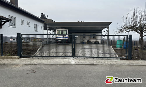Doppelstabmattentor 2-flüglig wurde in Ehingen von Zaunteam Oberschwaben, Obermarchtal im Jahr 2025 erstellt.