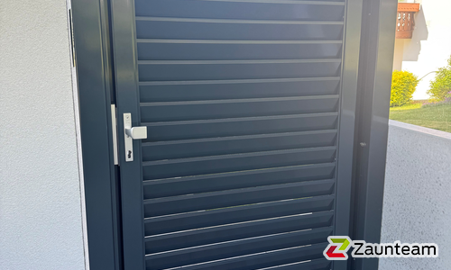Aluminium Sichtschutztor 1-flüglig wurde in Wutöschingen von Zaunteam Granacher, Lauchringen im Jahr 2026 erstellt.