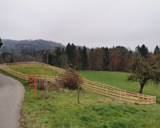 Bohlenzaun Lärche natur wurde in Stein AR von Zaunteam Appenzellerland, Weissbad im Jahr 2019 erstellt.