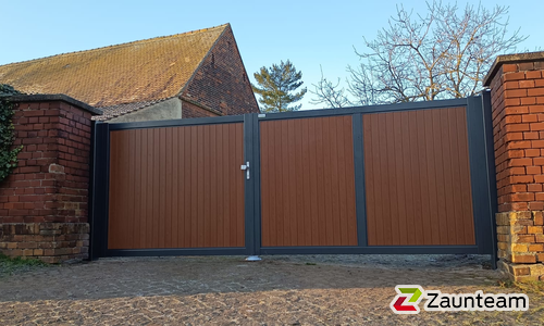 Aluminium Sichtschutztor 2-flüglig wurde in Loburg von Zaunteam Fläming, Coswig im Jahr 2025 erstellt.
