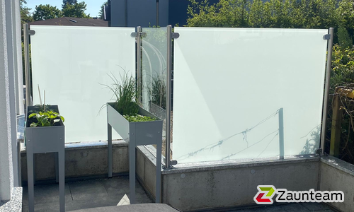 Glas Sichtschutz wurde in Klettgau von Zaunteam Granacher, Lauchringen im Jahr 2022 erstellt.