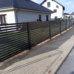 Modern Aluzaun einbetoniert wurde in Doberschau von Zaunteam Dresden-Süd, Dresden im Jahr 2026 erstellt.