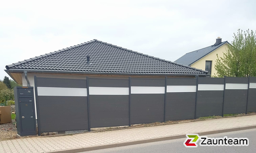 System WPC Sichtschutz, XL mit Alupfosten einbetoniert wurde in Freiberg von Zaunteam Dresden-Süd, Dresden im Jahr 2025 erstellt.