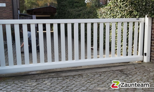 Schiebetor Aluminium wurde in Coswing von Zaunteam Fläming, Coswig im Jahr 2021 erstellt.