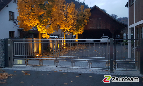 Edelstahltor 2-flüglig wurde in Koblach von Zaunteam Vorarlberg, Dornbirn im Jahr 2017 erstellt.
