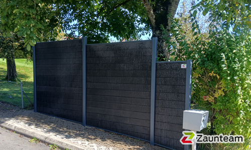  WPC Sichtschutz Discrétion / einbetoniert wurde in Forel (Lavaux) von Swissclôture Léman, Forel (Lavaux) im Jahr 2025 erstellt.