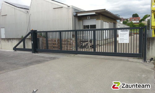 Schiebetor Aluminium wurde in Großbottwar von Zaunteam Neckar-Enz, Sachsenheim im Jahr 2017 erstellt.