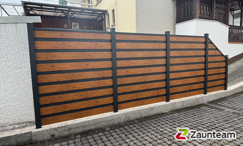 Alu Systemprofil mit Aluminiumpfosten vierkant 90 x 90 mm in Aussparung wurde in Koblenz von Zaunteam Koblenz, Winningen im Jahr 2026 erstellt.