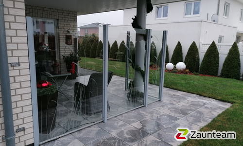 Glas Sichtschutz wurde in Oldenburg von Zaunteam Friesische-Wehde, Zetel im Jahr 2021 erstellt.