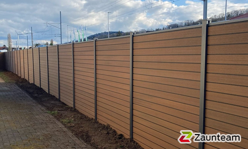 BPC Sichtschutz Eldrum Aluminiumpfosten 90 x 90 mm einbetoniert wurde in Hallwil von Zaunteam Aargau, Egliswil im Jahr 2025 erstellt.