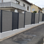 System WPC Sichtschutz, Classic mit Alupfosten mit Fussplatte wurde in Kreuzwertheim von Zaunteam Westfranken, Eichenbühl im Jahr 2026 erstellt.