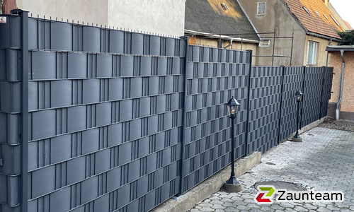 Flechtfix Vario Sichtschutz RAL Standardfarben wurde in Roßwein von Zaunteam Mittelsachsen, Roßwein im Jahr 2025 erstellt.