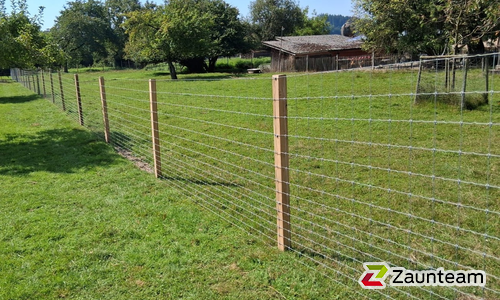 Knotengitter Tornado mit Robinienpfosten roh wurde in Aarwangen von Zaunteam Mittelland, Bützberg im Jahr 2025 erstellt.