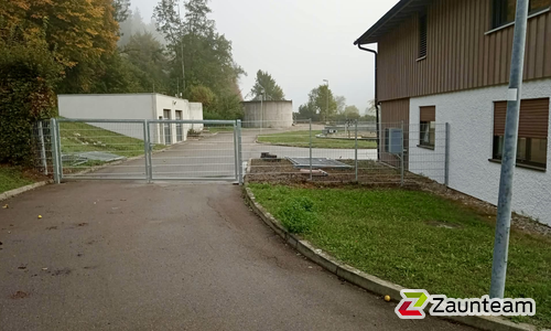 Doppelstabmattentor 2-flüglig wurde in Eberhardzell von Zaunteam Oberschwaben, Obermarchtal im Jahr 2026 erstellt.