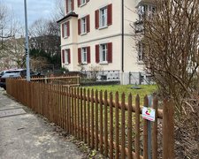 Palisaden mit T-Stahlpfosten verzinkt einbetoniert wurde in St. Gallen von Zaunteam Appenzellerland, Wasserauen im Jahr 2025 erstellt.