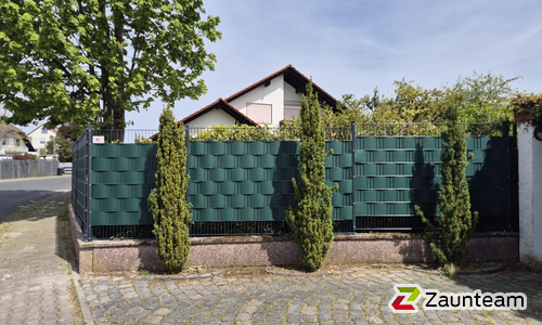 Flechtfix Vario Sichtschutz RAL Standardfarben wurde in Langenselbold  von Zaunteam Main-Kinzig, Langenselbold im Jahr 2026 erstellt.