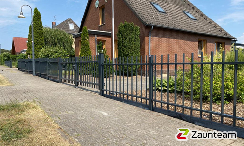 Classic Stabgitterzaun Standartdfarbe / Pfosten 60x60 Standardfarbe blind Montage wurde in Sassenburg von Zaunteam Südheide-Altmark, Hankensbüttel im Jahr 2023 erstellt.