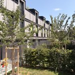Staketen Holz mit U-Stahl Traverse / T-Stahl Pfosten feuerverzinkt einbetoniert (CH) wurde in Bern  von Zaunteam Spahni, Laupen BE im Jahr 2026 erstellt.
