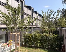 Staketen Holz mit U-Stahl Traverse / T-Stahl Pfosten feuerverzinkt einbetoniert (CH) wurde in Bern  von Zaunteam Spahni, Laupen BE im Jahr 2026 erstellt.