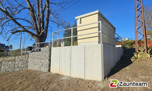 Rohrzaun verzinkt einbetoniert wurde in Claußnitz von Zaunteam Mittelsachsen, Roßwein im Jahr 2025 erstellt.