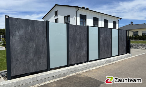 Keramik-Sichtschutz wurde in Asbach Bäumenheim von Zaunteam Schwaben-Nord, Todtenweis im Jahr 2025 erstellt.