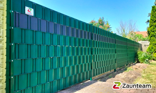 Flechtfix Vario Sichtschutz RAL Standardfarben wurde in Oranienbaum-Wörlitz von Zaunteam Fläming, Coswig im Jahr 2023 erstellt.
