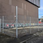 Diagonalgeflecht verzinkt mit Rohrpfosten verzinkt einbetoniert wurde in Grand-Saconnex von Swissclôture Genève, Bellevue im Jahr 2026 erstellt.