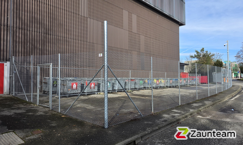 Diagonalgeflecht verzinkt mit Rohrpfosten verzinkt einbetoniert wurde in Grand-Saconnex von Swissclôture Genève, Bellevue im Jahr 2026 erstellt.