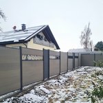 System WPC Sichtschutz, Platinum XL mit Alupfosten einbetoniert wurde in Aldingen von Zaunteam Lkr. Rottweil, Dietingen-Rotenzimmern im Jahr 2025 erstellt.