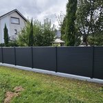 Alu Systemprofil in anthrazit mit Aluminiumpfosten vierkant 90 x 90 mm in Aussparung wurde in  Bürgstadt  von Zaunteam Westfranken, Eichenbühl im Jahr 2024 erstellt.